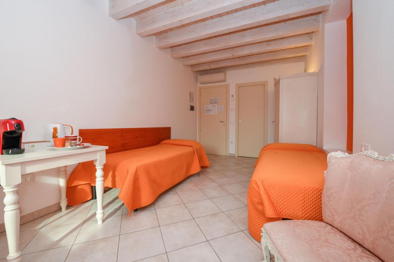 Le Reve - Lake View Rooms Sirmione Bagian luar foto