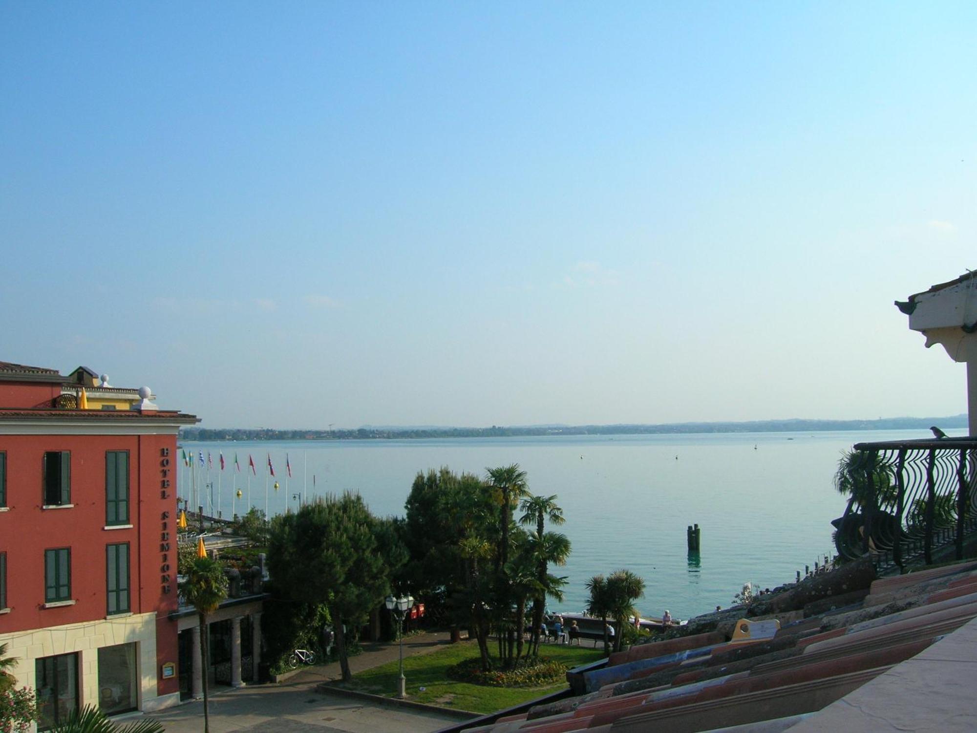 Le Reve - Lake View Rooms Sirmione Bagian luar foto